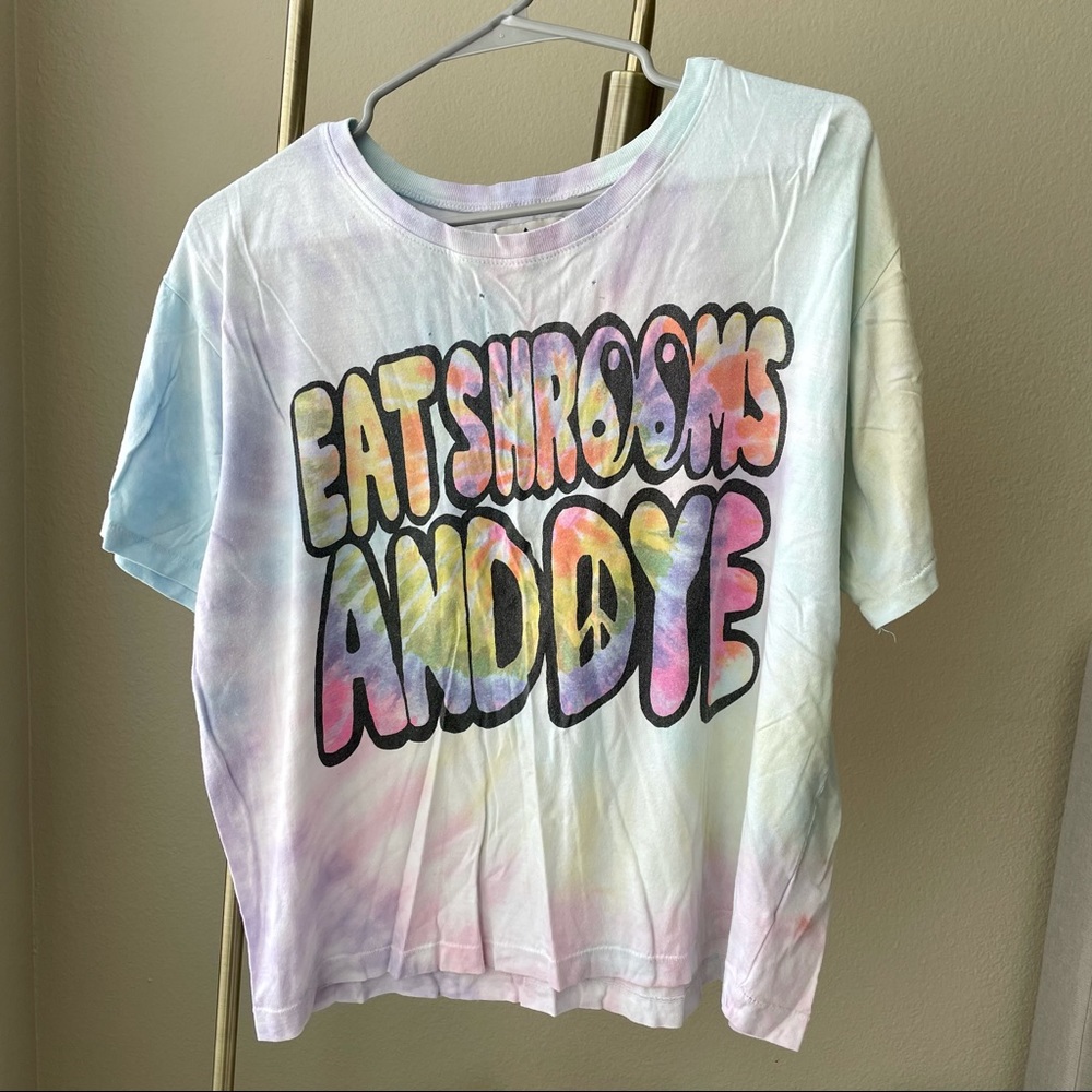 UNIF Eat Shrooms Tee - xs